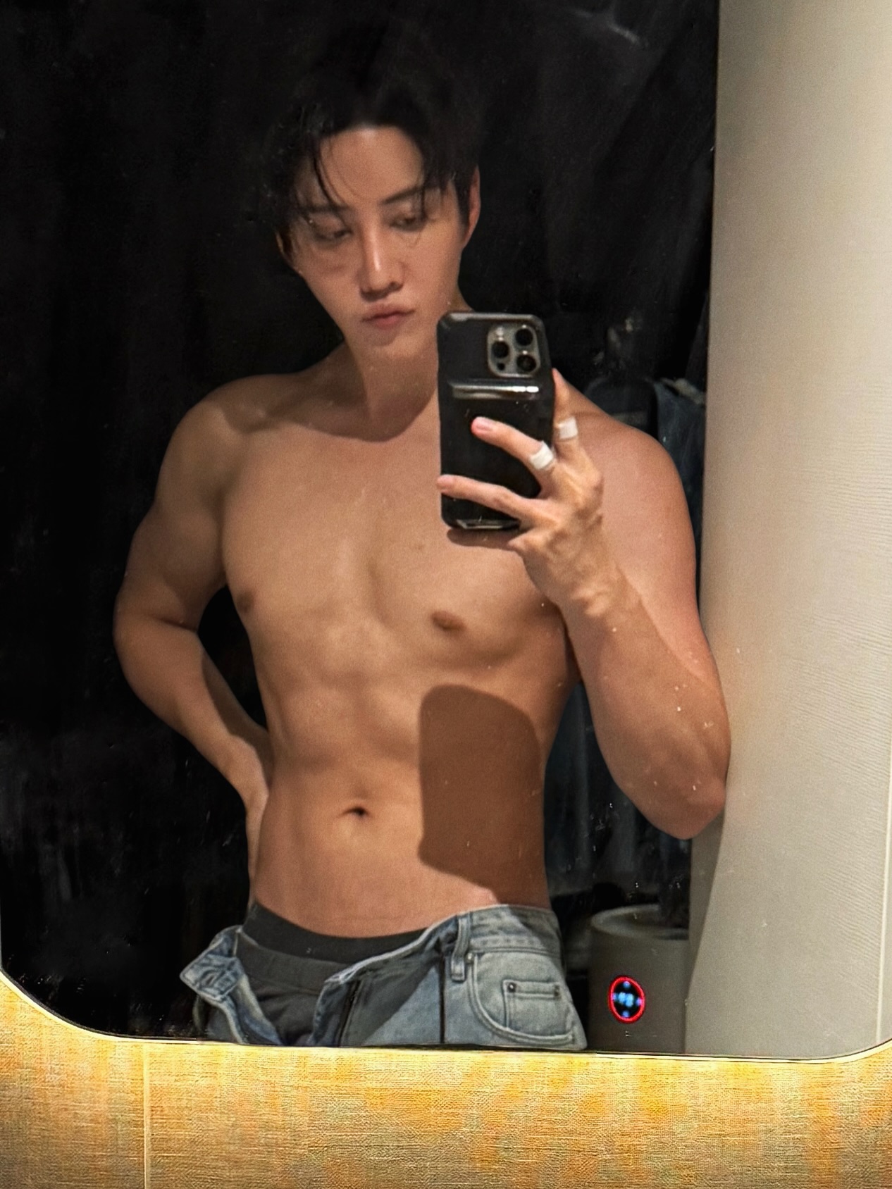 ไมค์ - พิรัชต์ นิธิไพศาลกุล