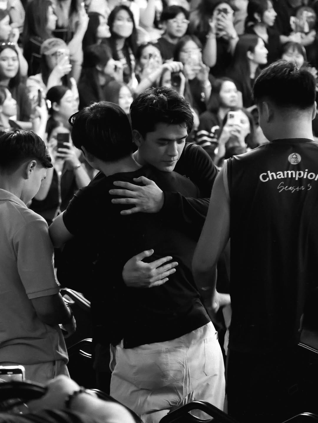 จอส - เวอาห์ แสงเงิน