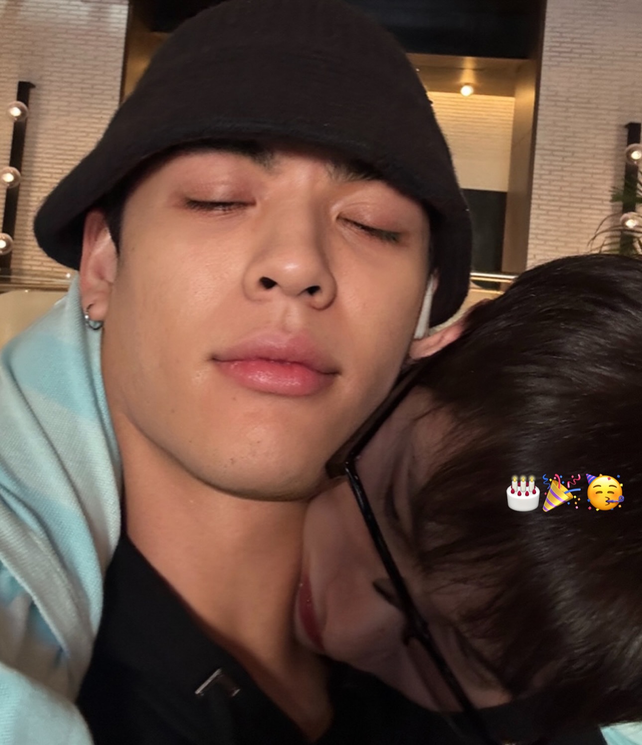 จอส - เวอาห์ แสงเงิน