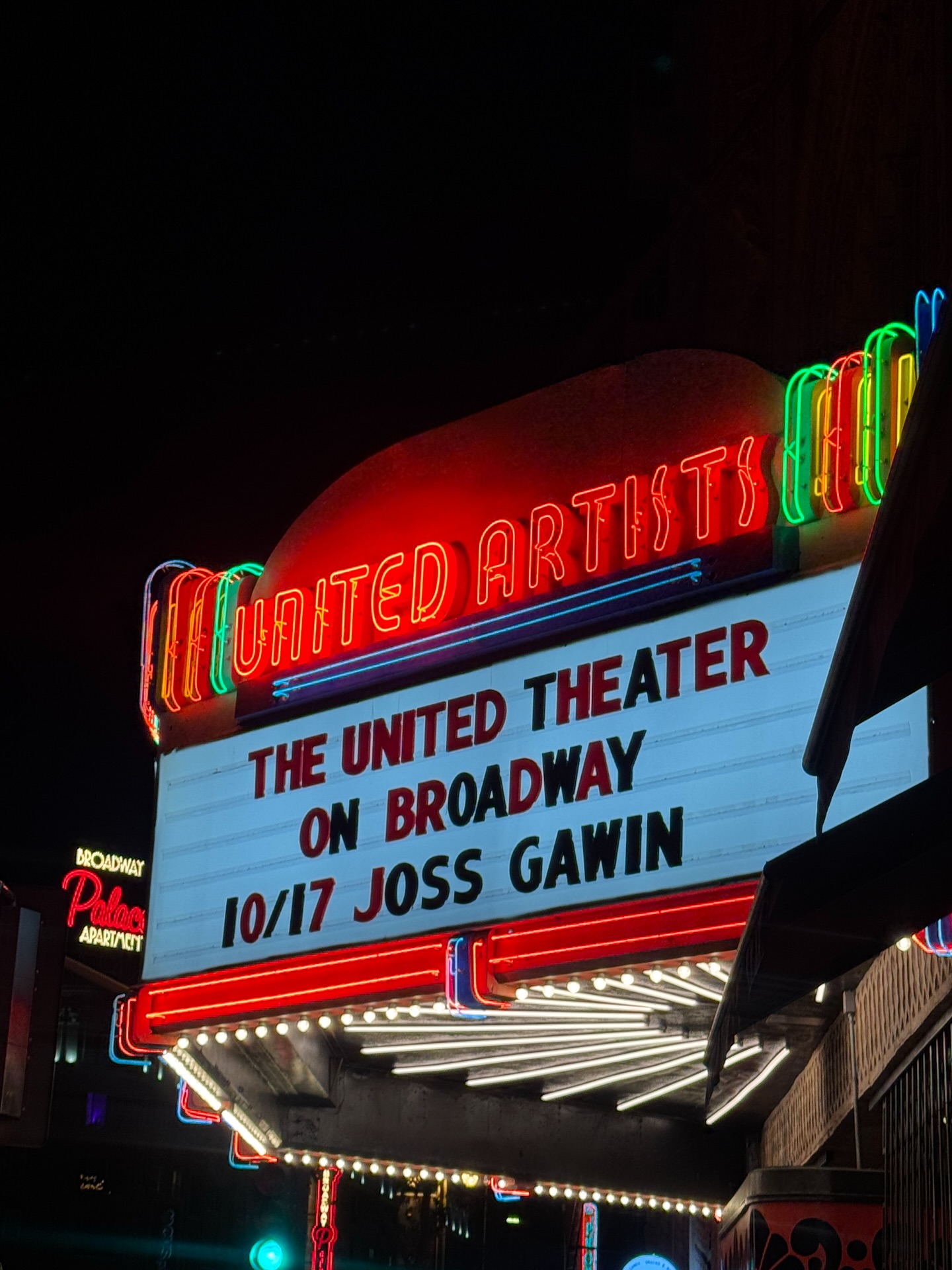 จอส - เวอาห์ แสงเงิน