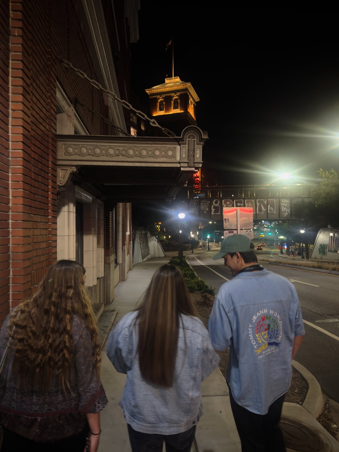 จอส - เวอาห์ แสงเงิน