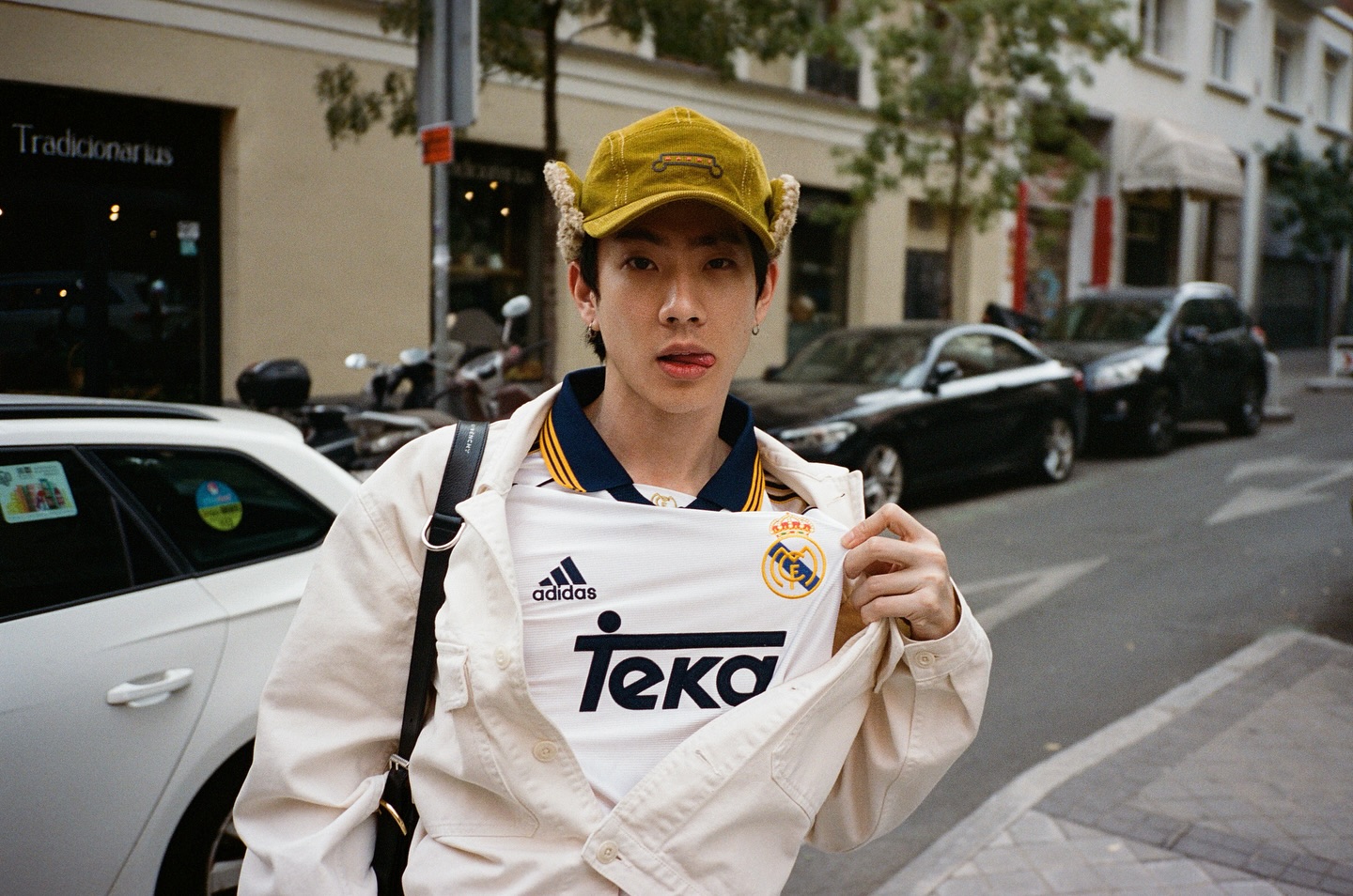 จอส - เวอาห์ แสงเงิน