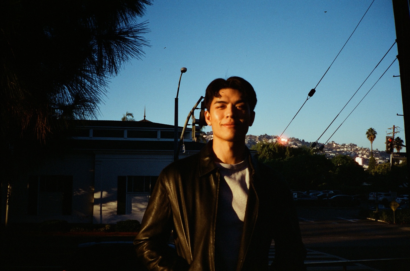 จอส - เวอาห์ แสงเงิน