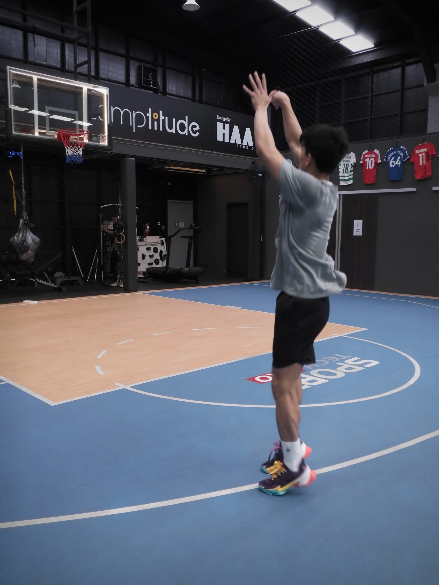 จอส - เวอาห์ แสงเงิน