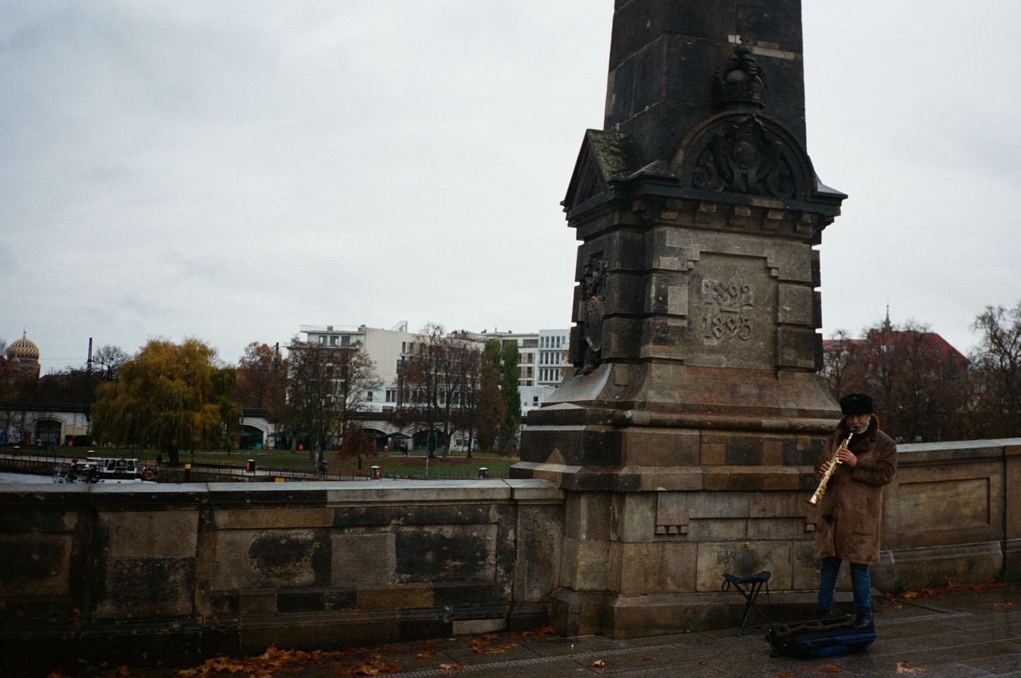 จอส - เวอาห์ แสงเงิน