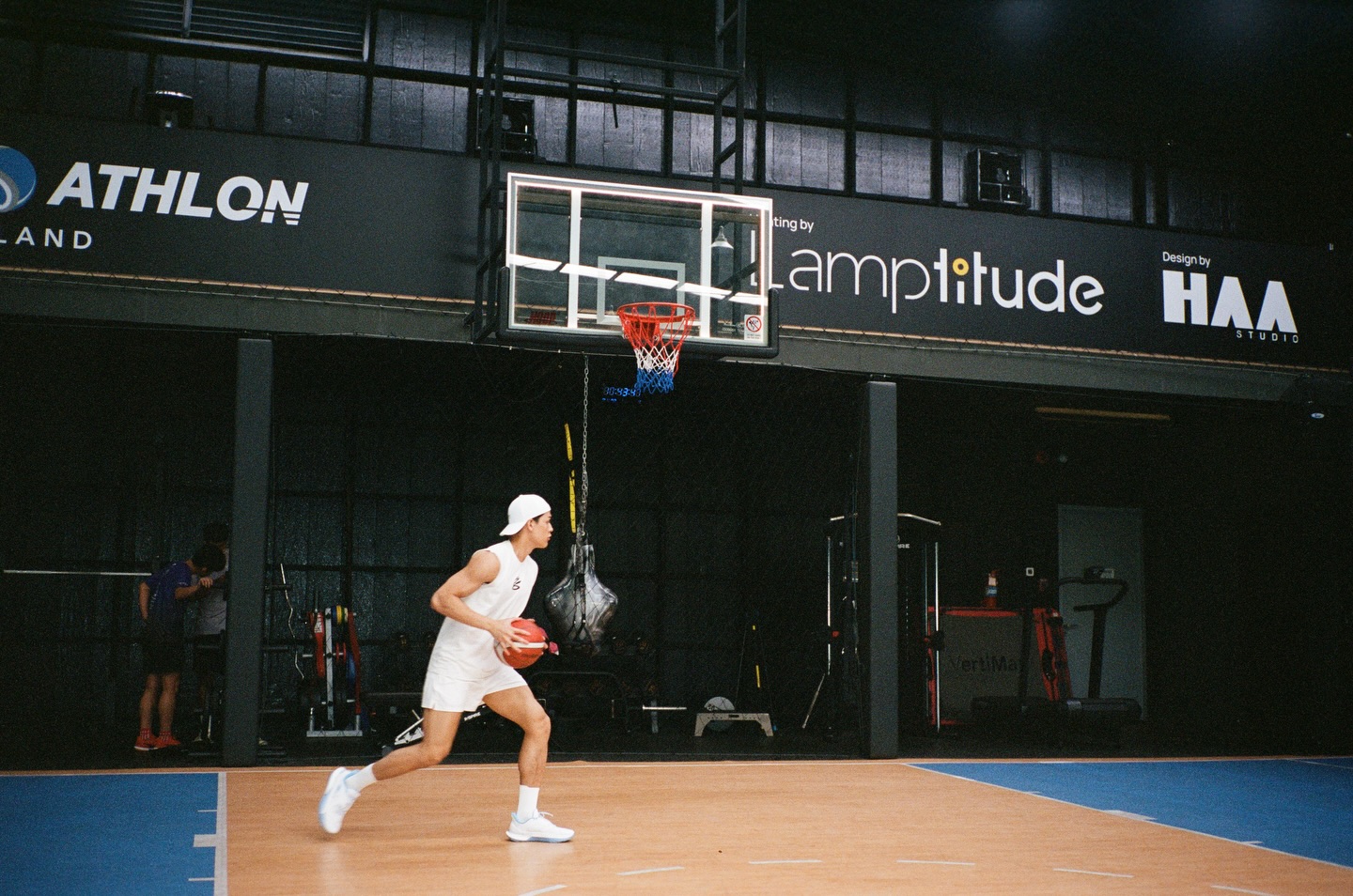 จอส - เวอาห์ แสงเงิน