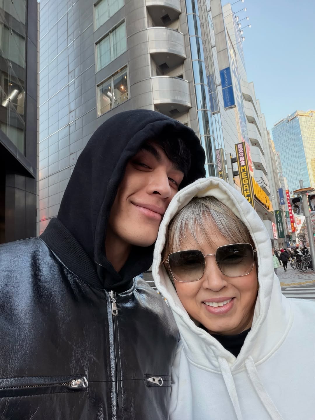 จอส - เวอาห์ แสงเงิน