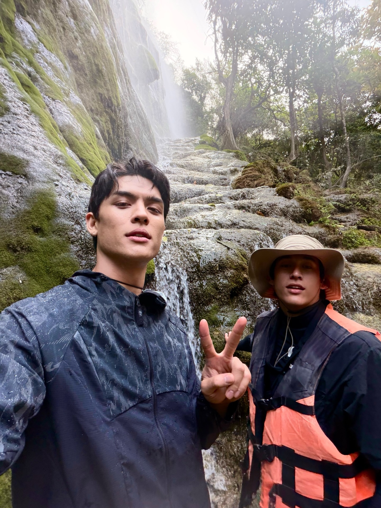 จอส - เวอาห์ แสงเงิน