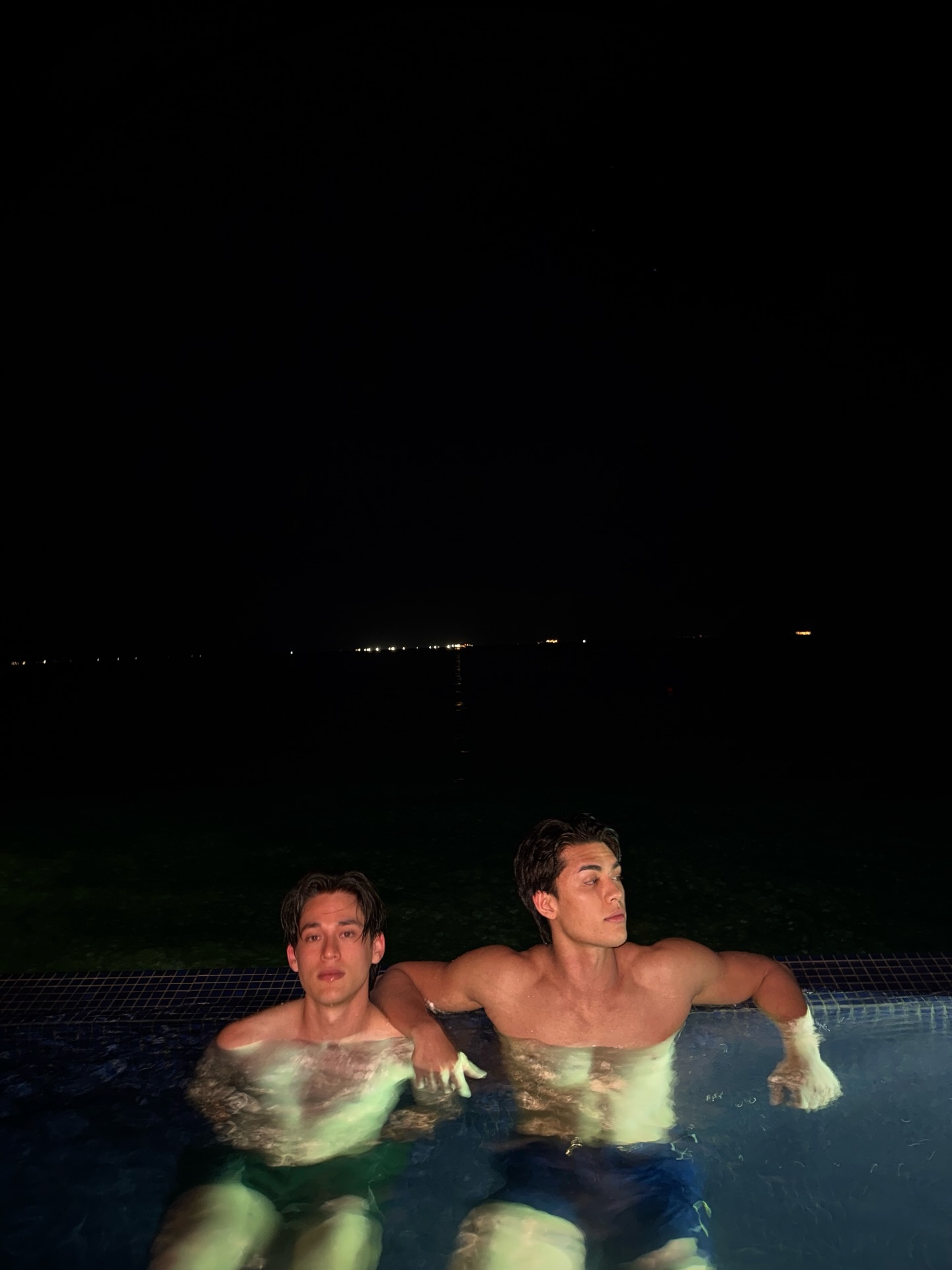 จอส - เวอาห์ แสงเงิน