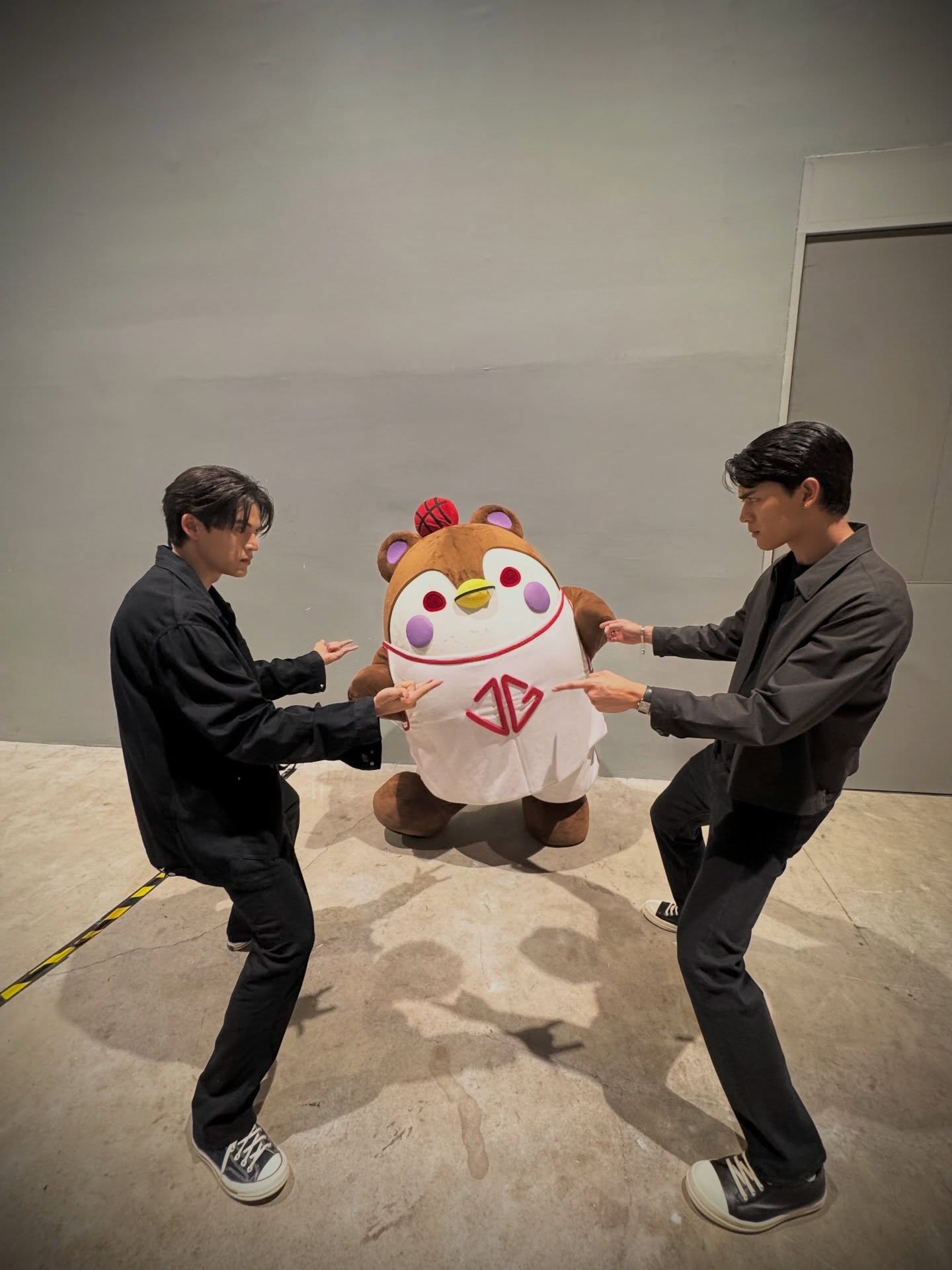 จอส - เวอาห์ แสงเงิน