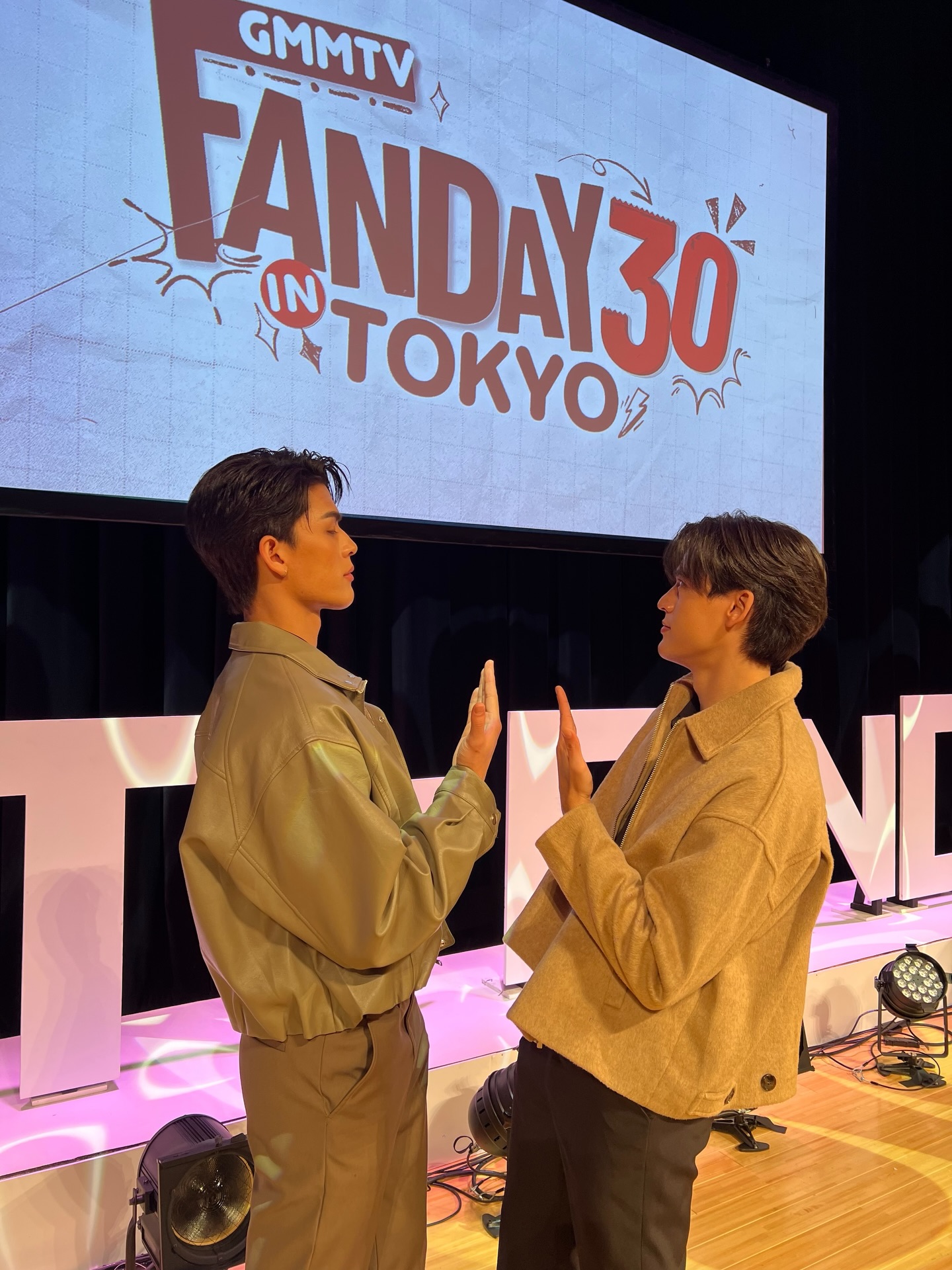 จอส - เวอาห์ แสงเงิน