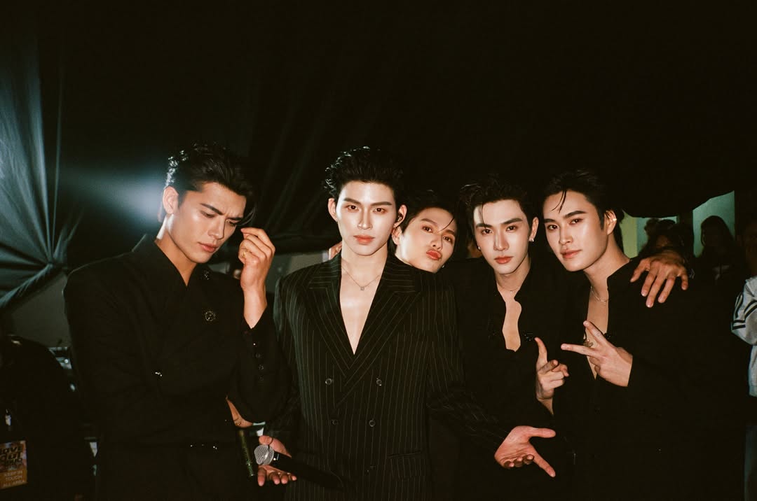 จอส - เวอาห์ แสงเงิน