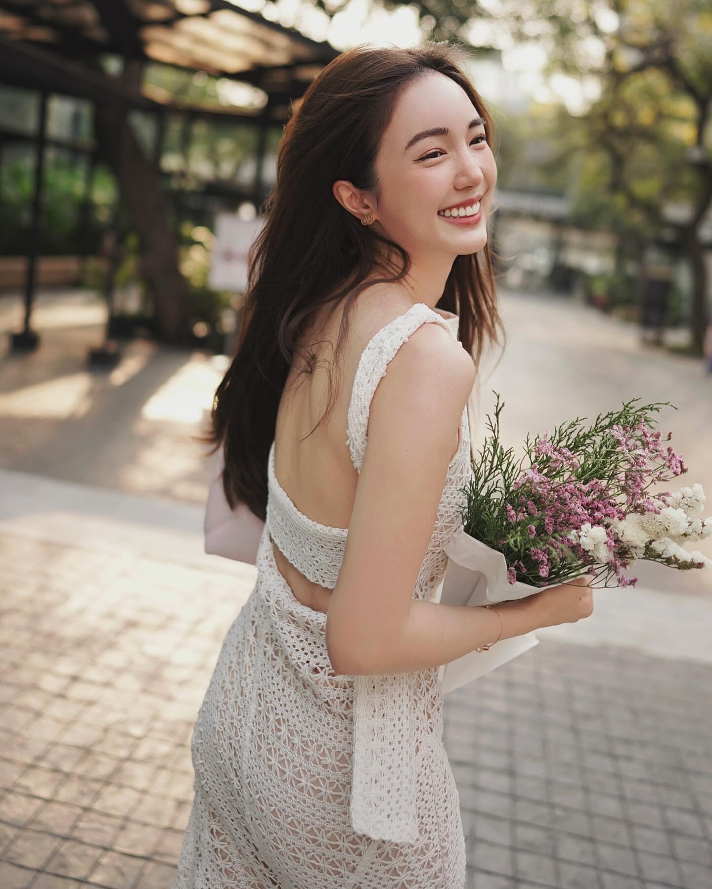 บัว - นลินทิพย์ สกุลอ่องอำไพ