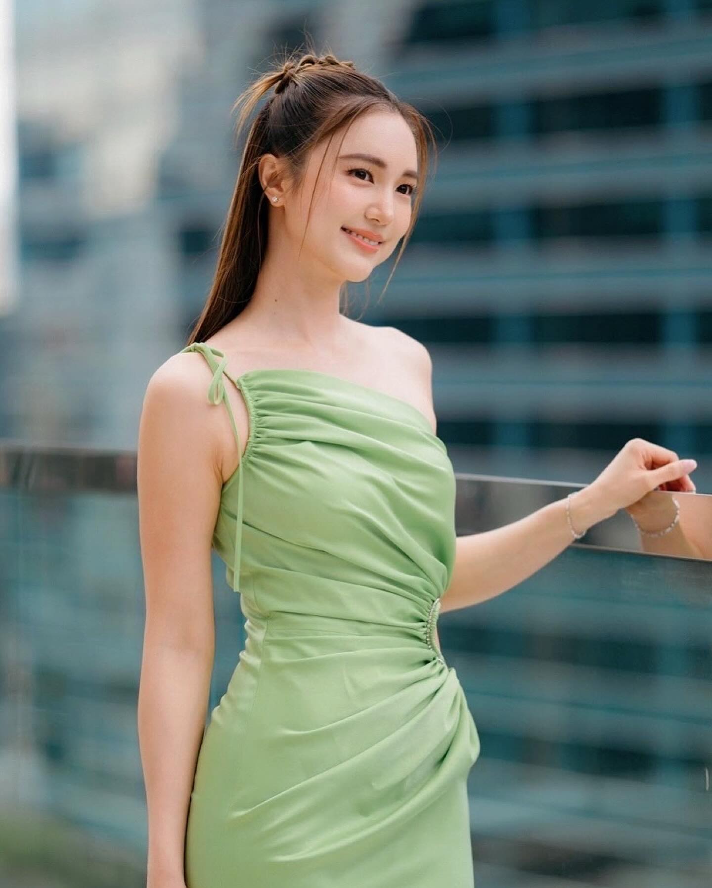 บัว - นลินทิพย์ สกุลอ่องอำไพ