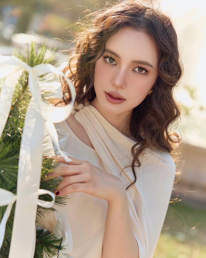 บัว - นลินทิพย์ สกุลอ่องอำไพ