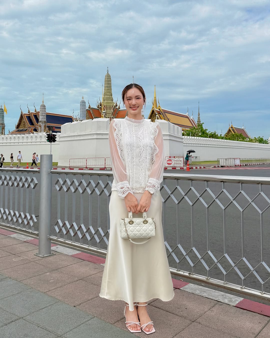 บัว - นลินทิพย์ สกุลอ่องอำไพ