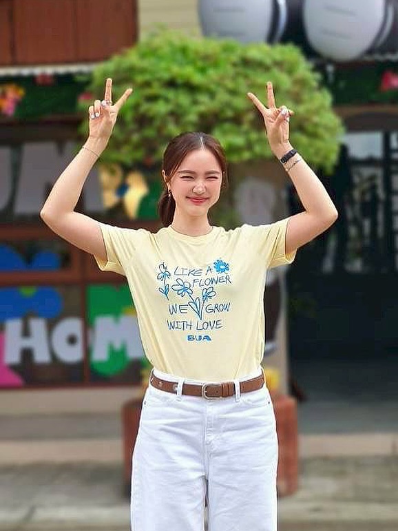 บัว - นลินทิพย์ สกุลอ่องอำไพ