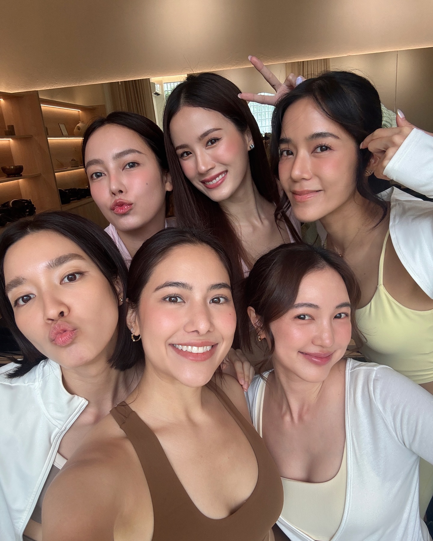 บัว - นลินทิพย์ สกุลอ่องอำไพ