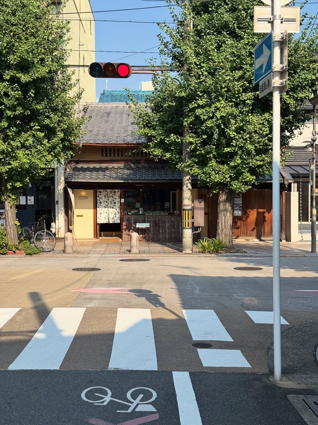 บัว - นลินทิพย์ สกุลอ่องอำไพ