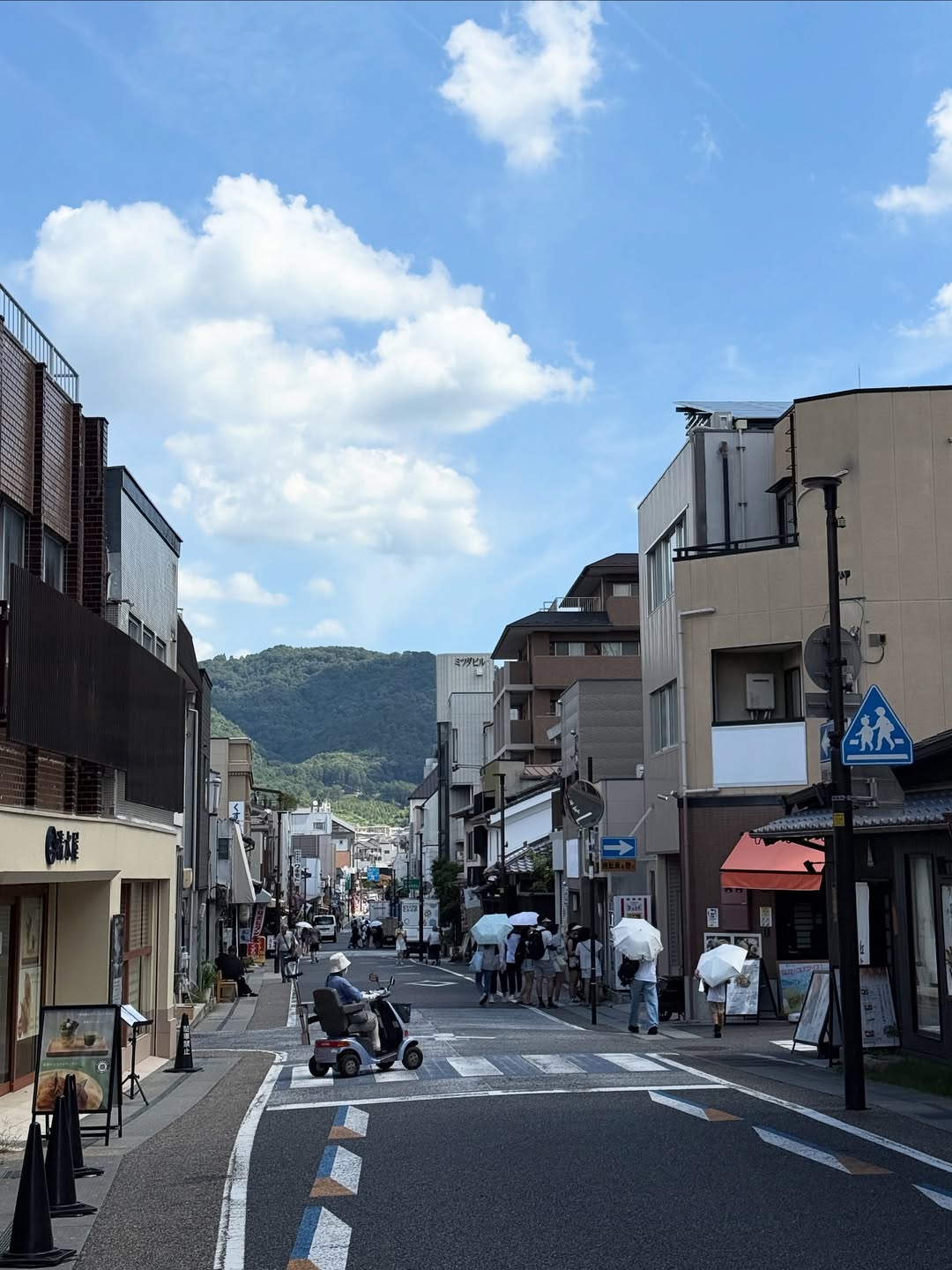 บัว - นลินทิพย์ สกุลอ่องอำไพ