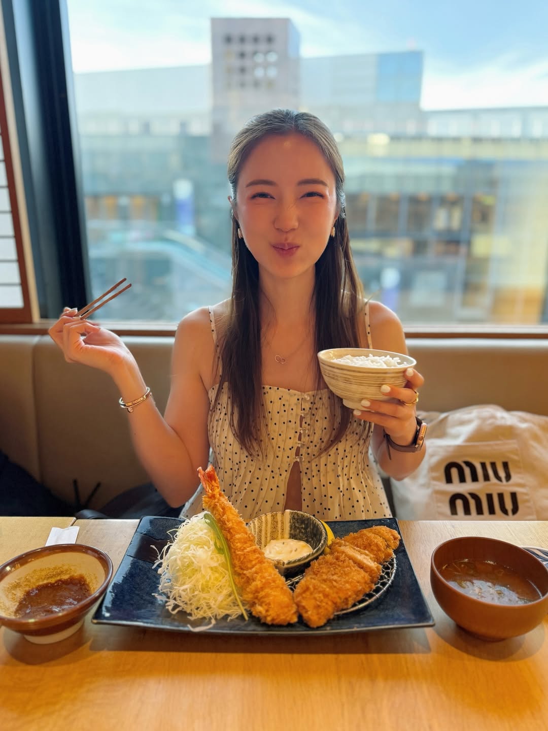 บัว - นลินทิพย์ สกุลอ่องอำไพ