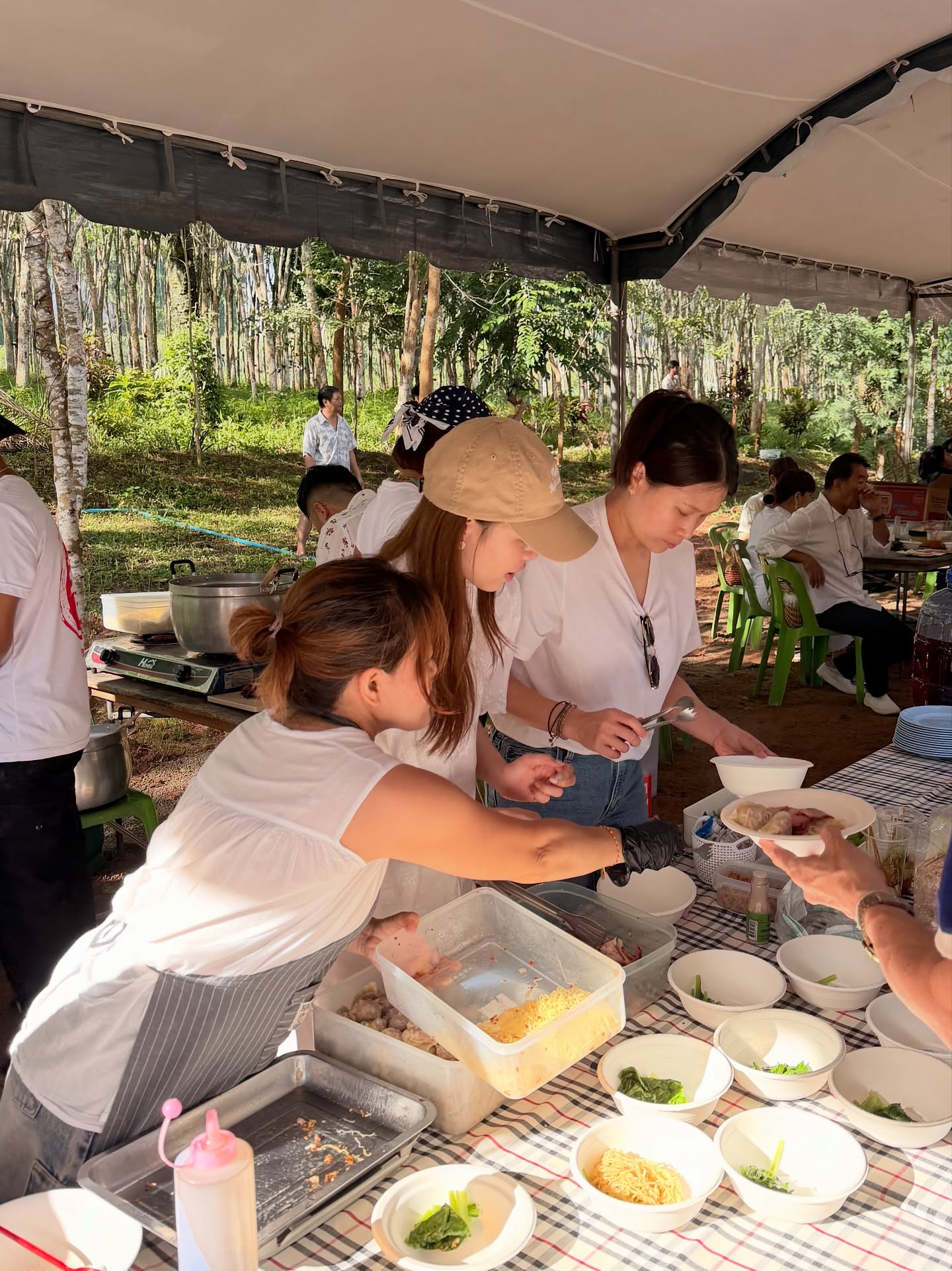 บัว - นลินทิพย์ สกุลอ่องอำไพ