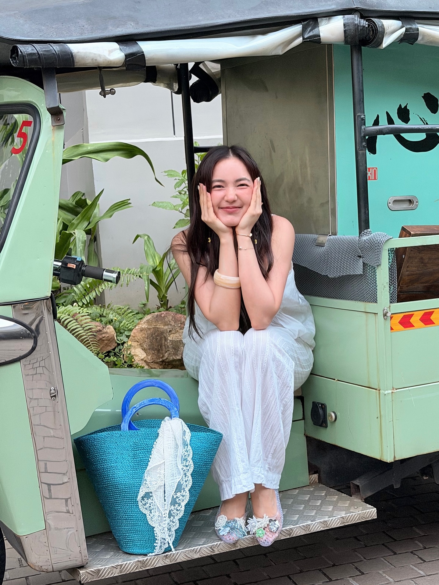 บัว - นลินทิพย์ สกุลอ่องอำไพ