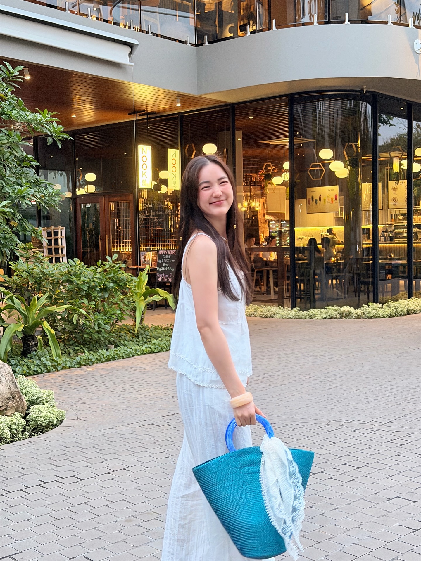 บัว - นลินทิพย์ สกุลอ่องอำไพ