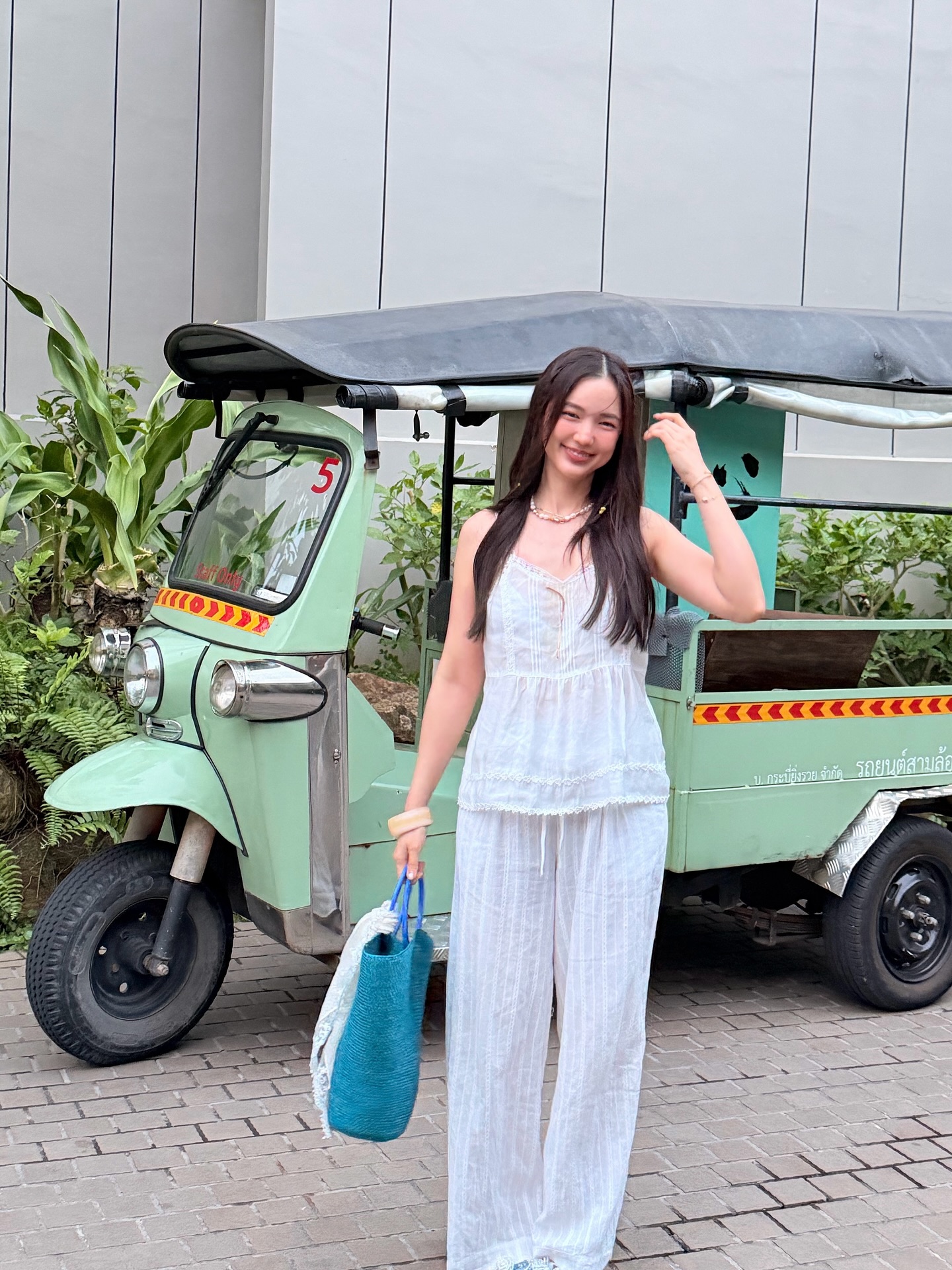 บัว - นลินทิพย์ สกุลอ่องอำไพ