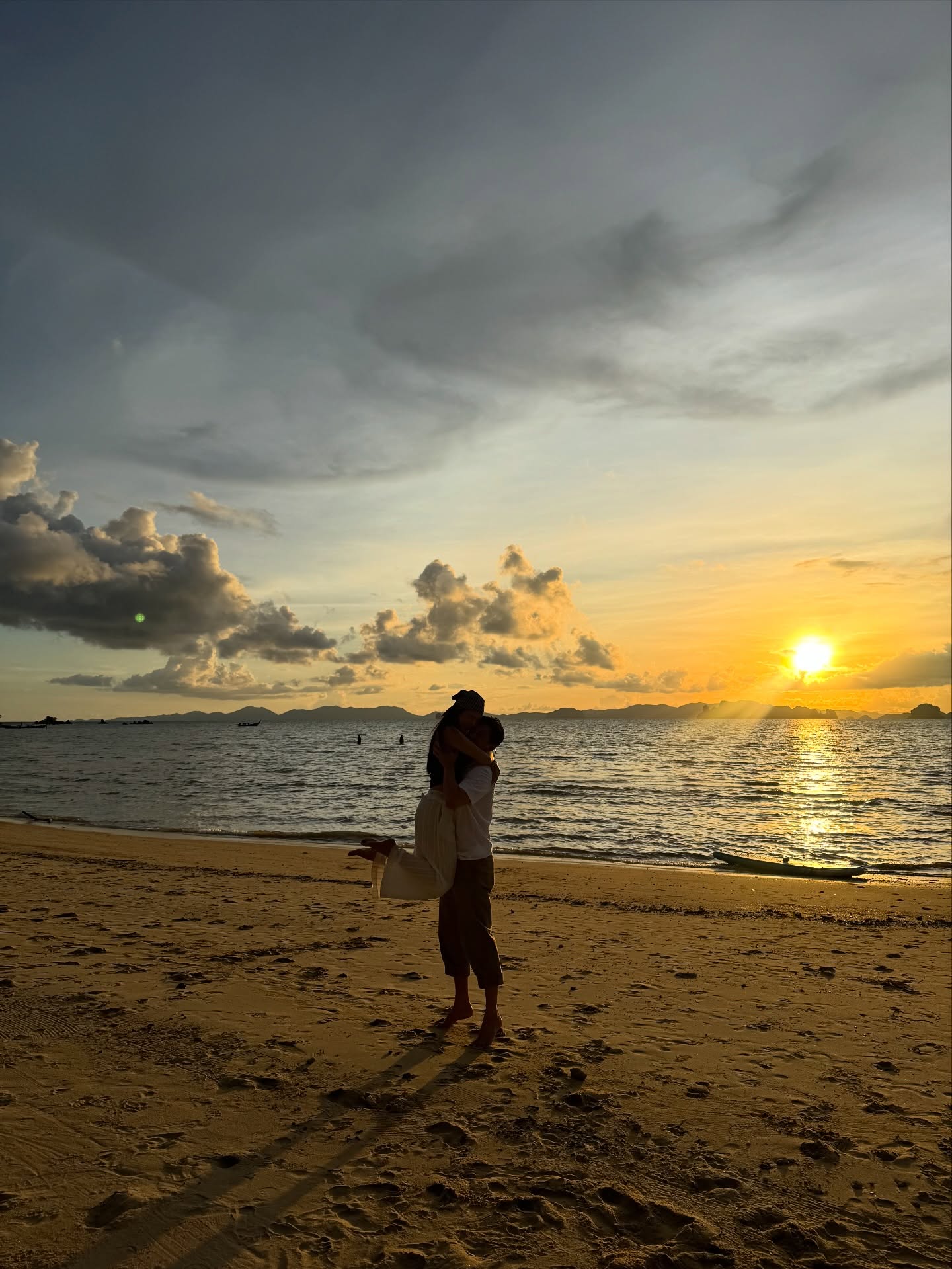 บัว - นลินทิพย์ สกุลอ่องอำไพ