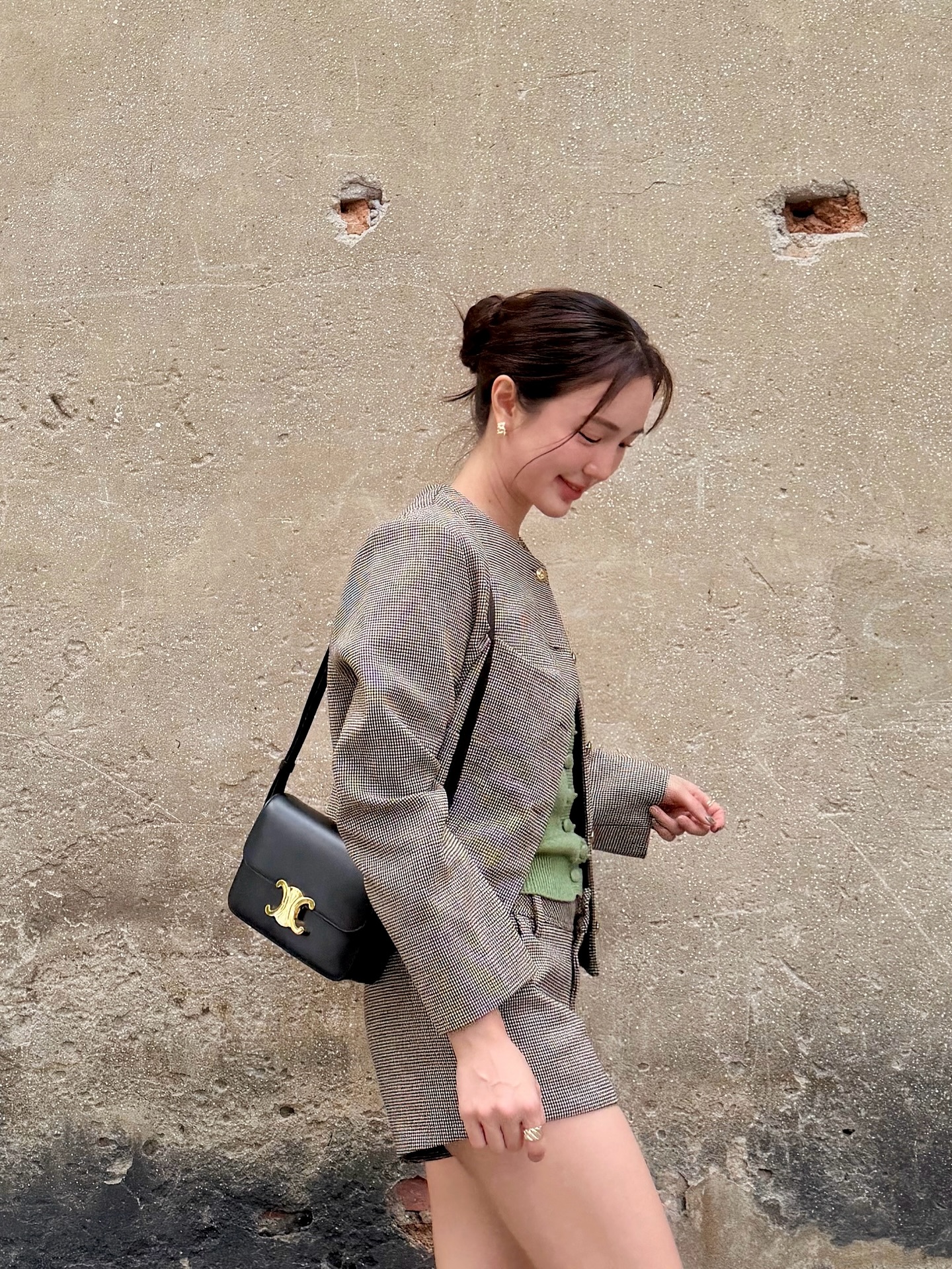 บัว - นลินทิพย์ สกุลอ่องอำไพ