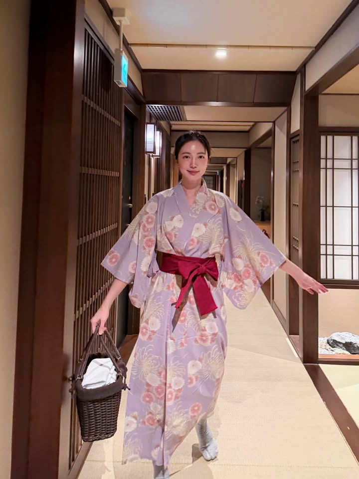 บัว - นลินทิพย์ สกุลอ่องอำไพ