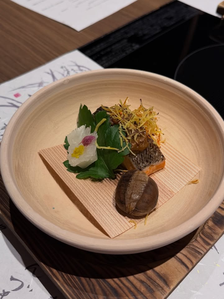 บัว - นลินทิพย์ สกุลอ่องอำไพ