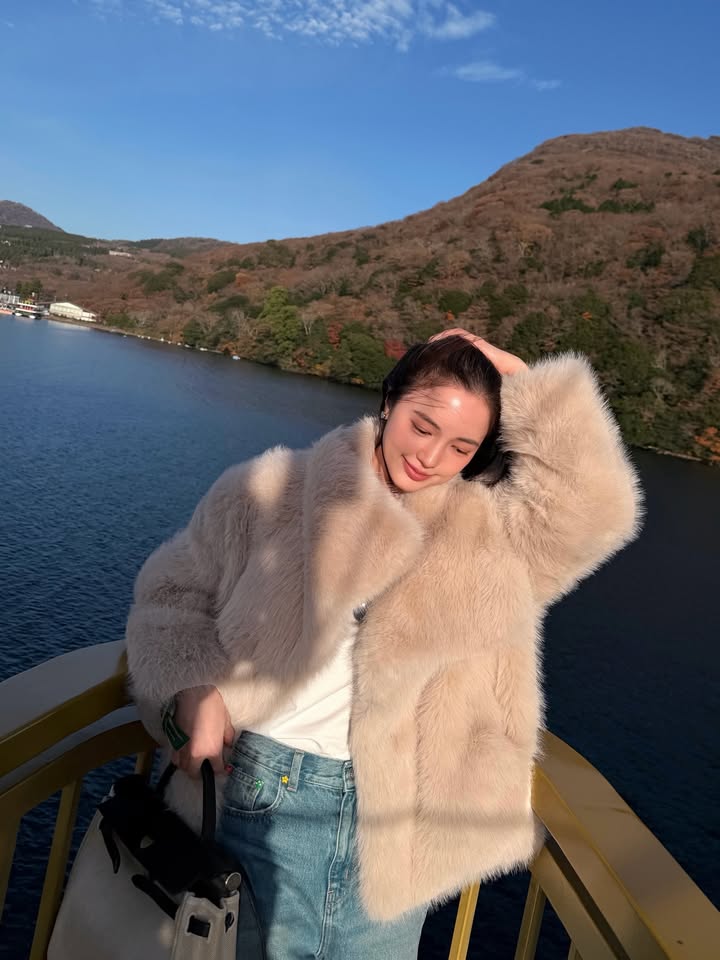 บัว - นลินทิพย์ สกุลอ่องอำไพ