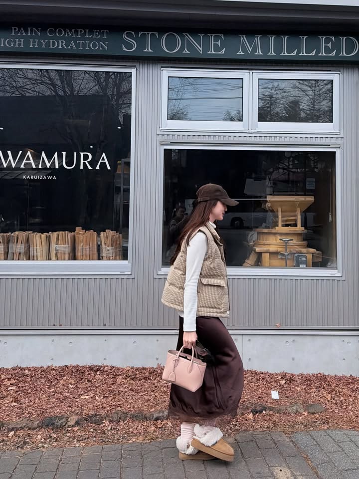 บัว - นลินทิพย์ สกุลอ่องอำไพ