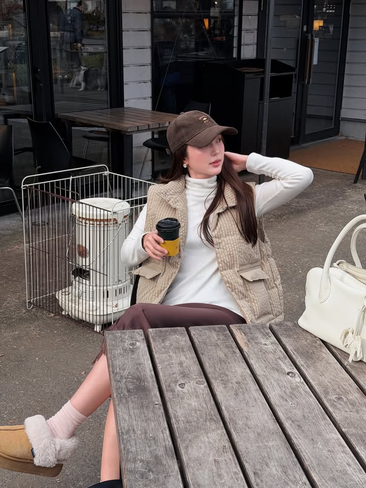 บัว - นลินทิพย์ สกุลอ่องอำไพ