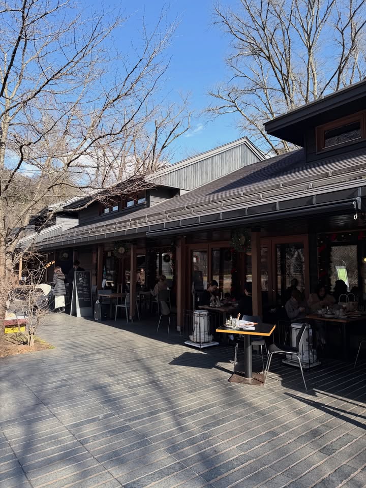 บัว - นลินทิพย์ สกุลอ่องอำไพ