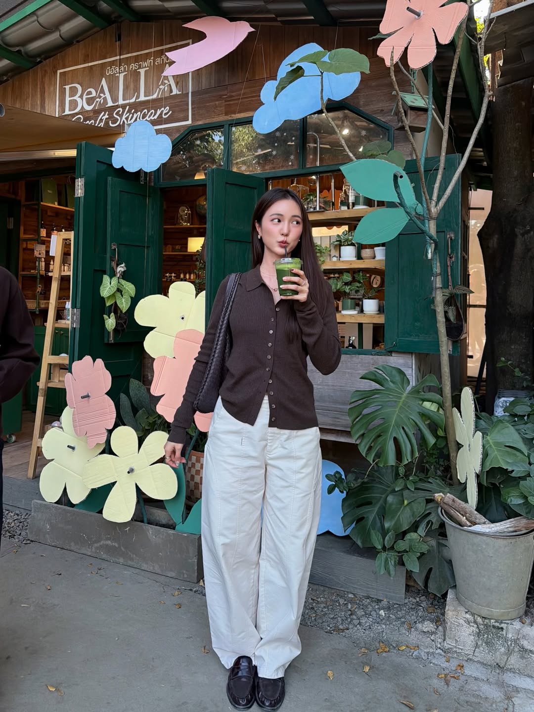 บัว - นลินทิพย์ สกุลอ่องอำไพ