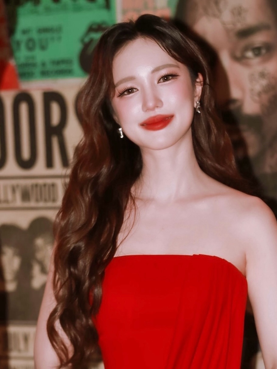 บัว - นลินทิพย์ สกุลอ่องอำไพ