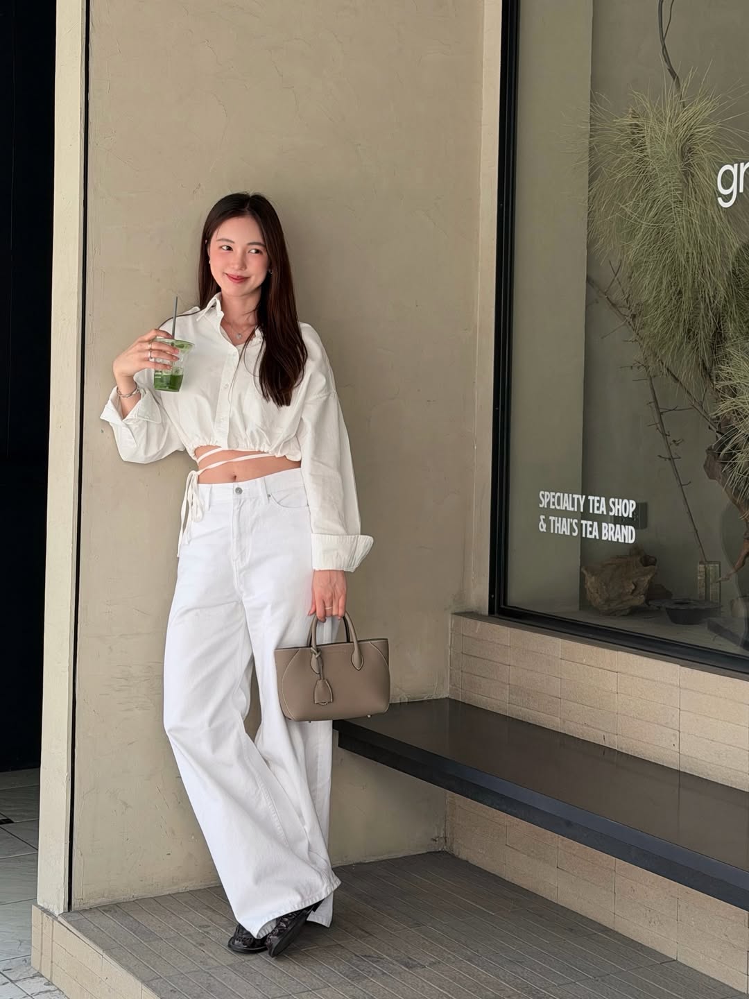 บัว - นลินทิพย์ สกุลอ่องอำไพ