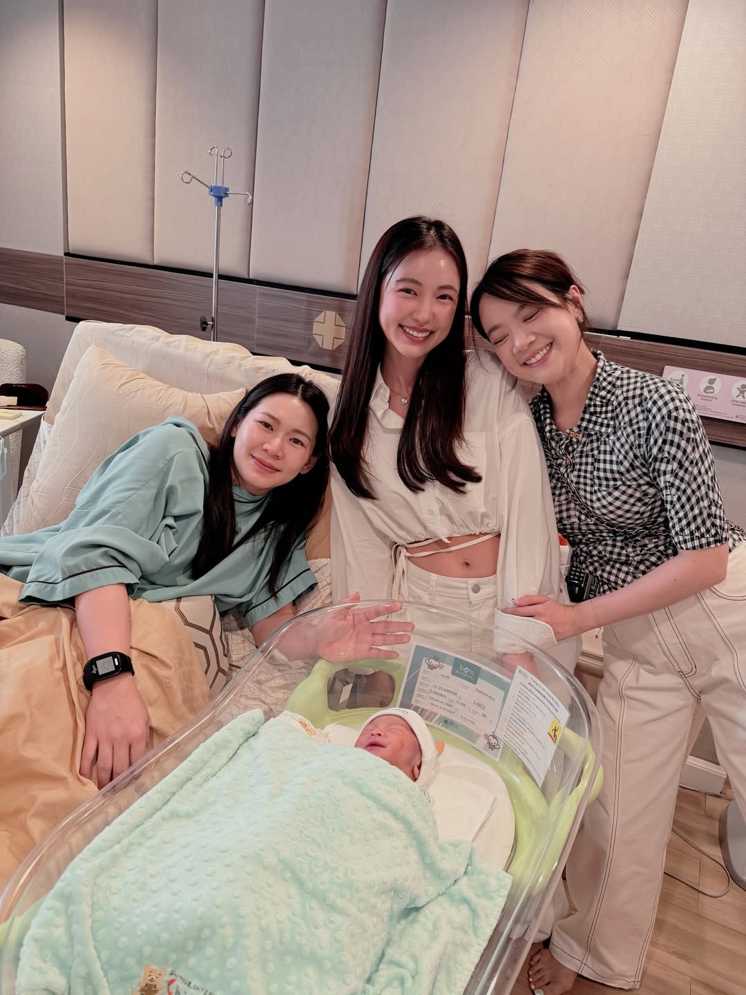 บัว - นลินทิพย์ สกุลอ่องอำไพ