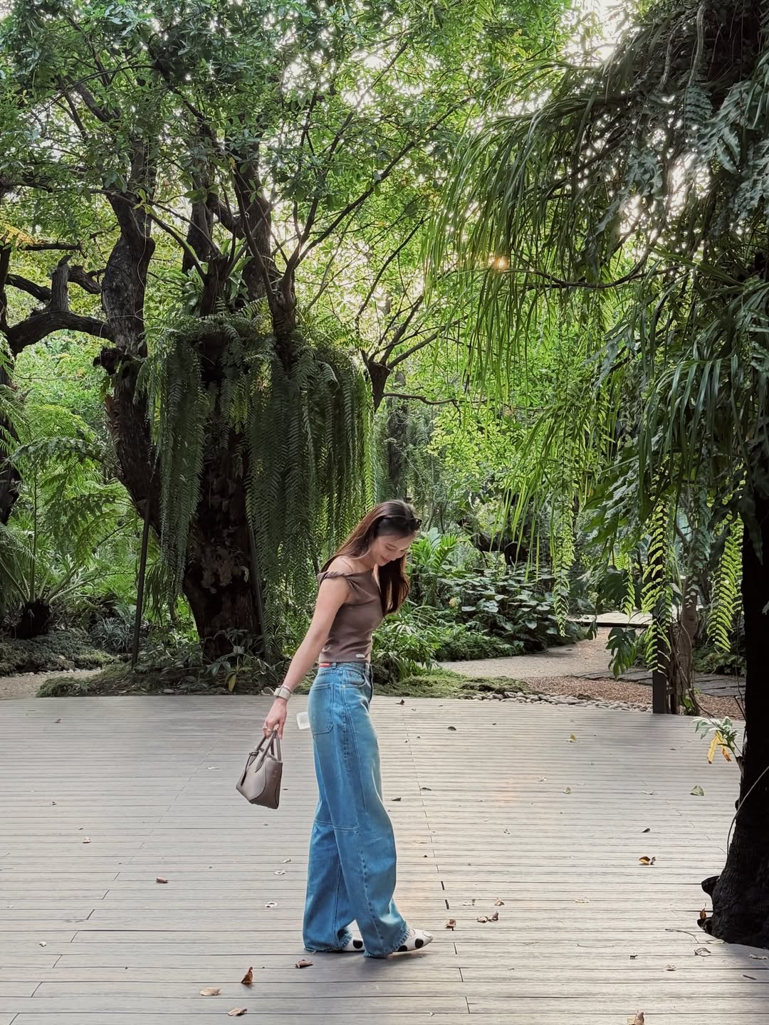 บัว - นลินทิพย์ สกุลอ่องอำไพ