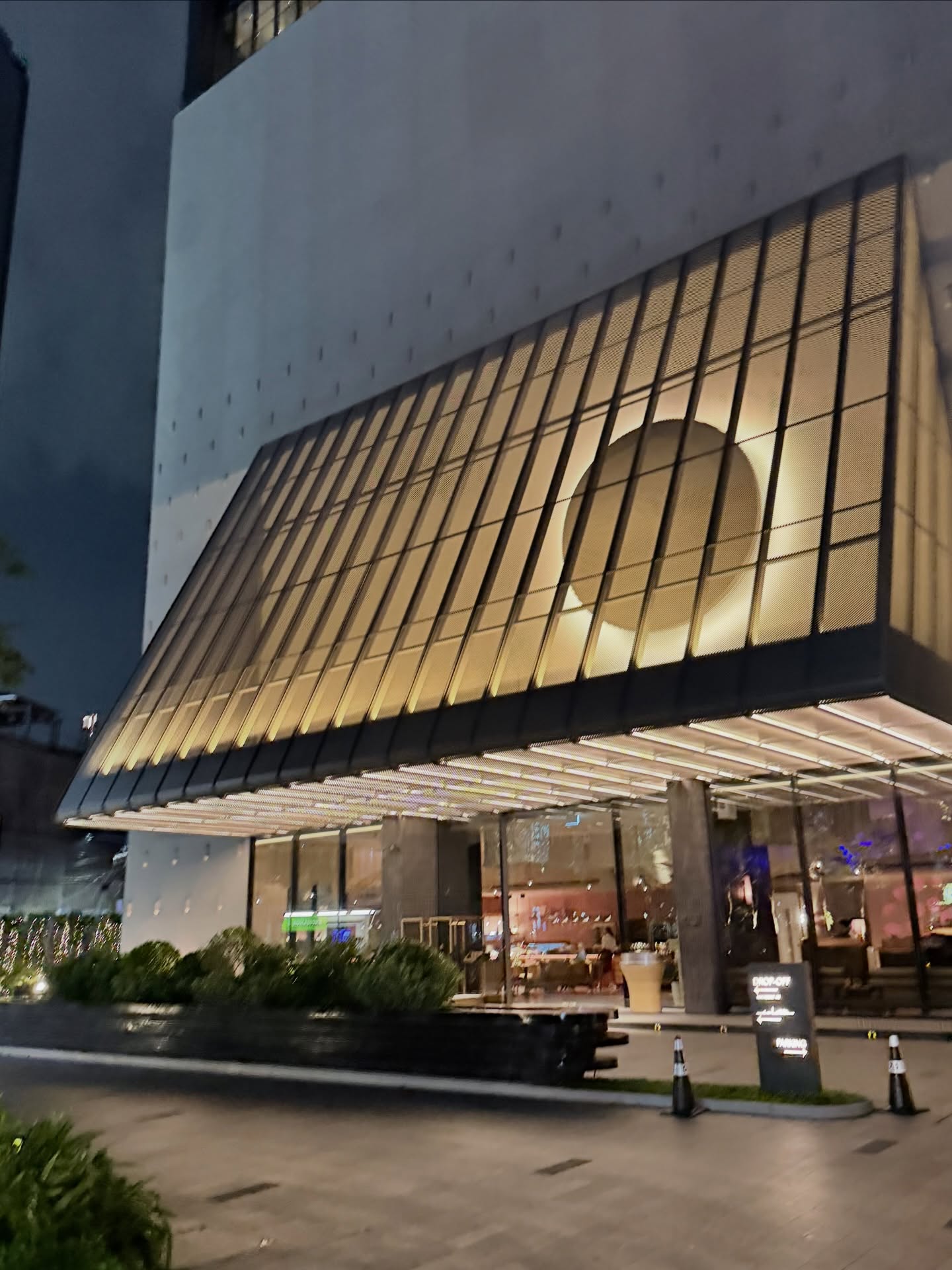 บัว - นลินทิพย์ สกุลอ่องอำไพ