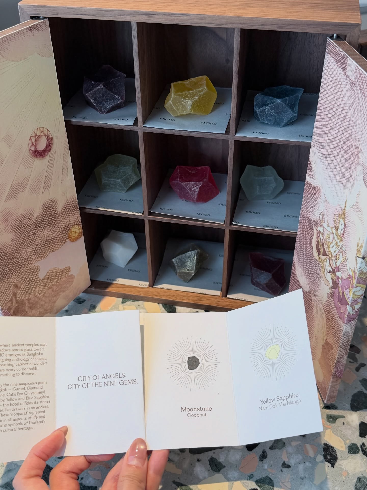 บัว - นลินทิพย์ สกุลอ่องอำไพ