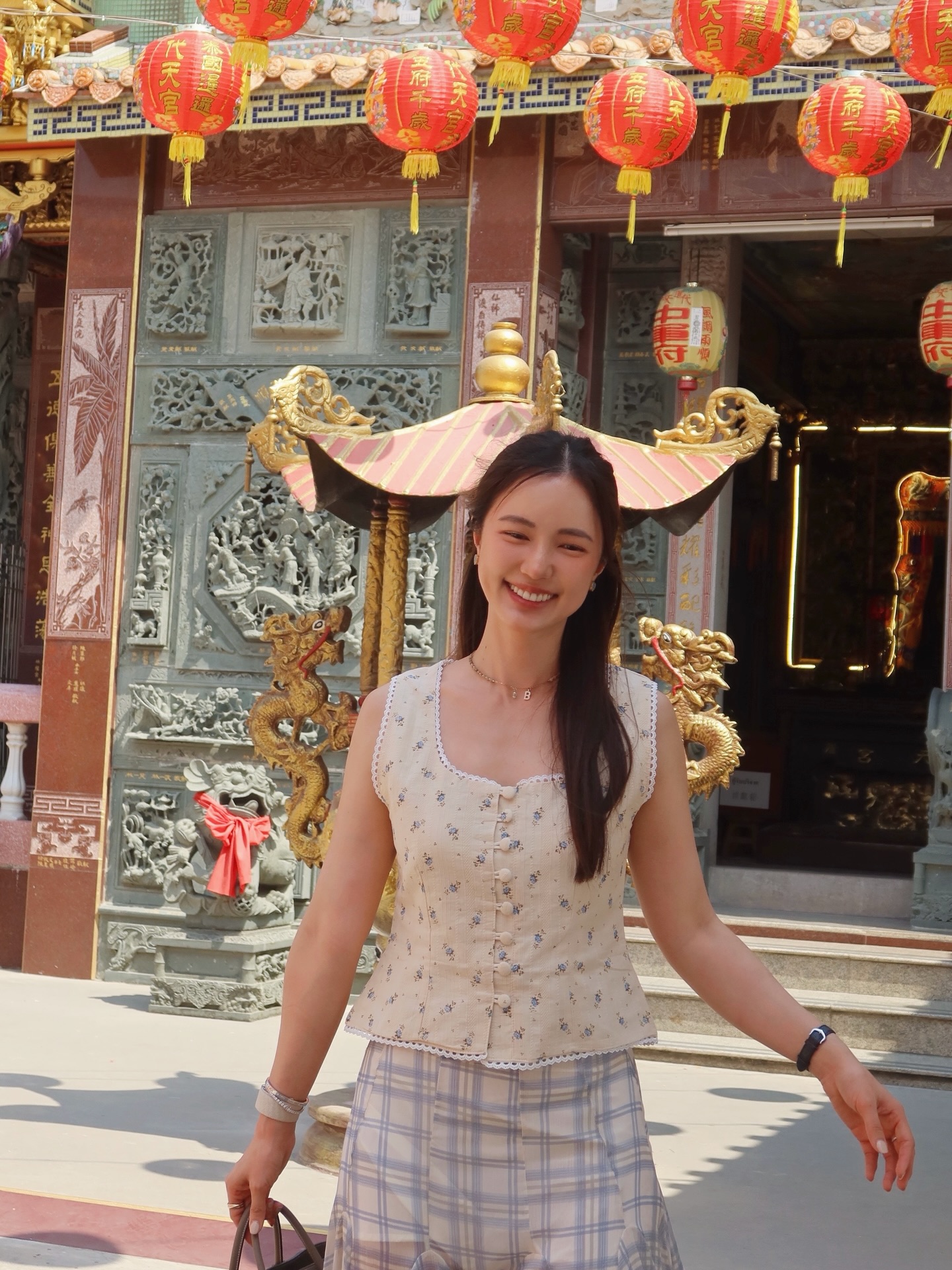 บัว - นลินทิพย์ สกุลอ่องอำไพ