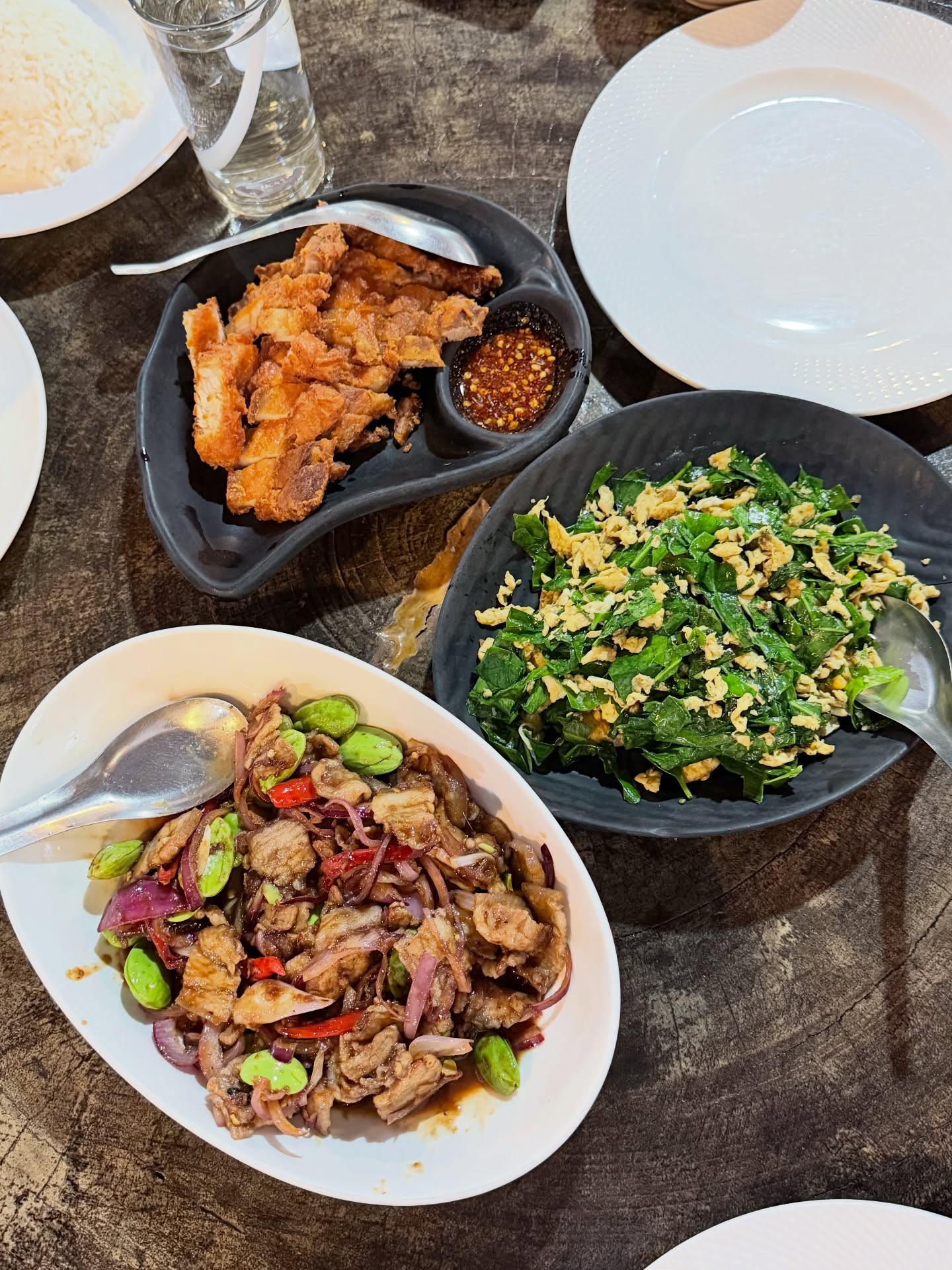 บัว - นลินทิพย์ สกุลอ่องอำไพ