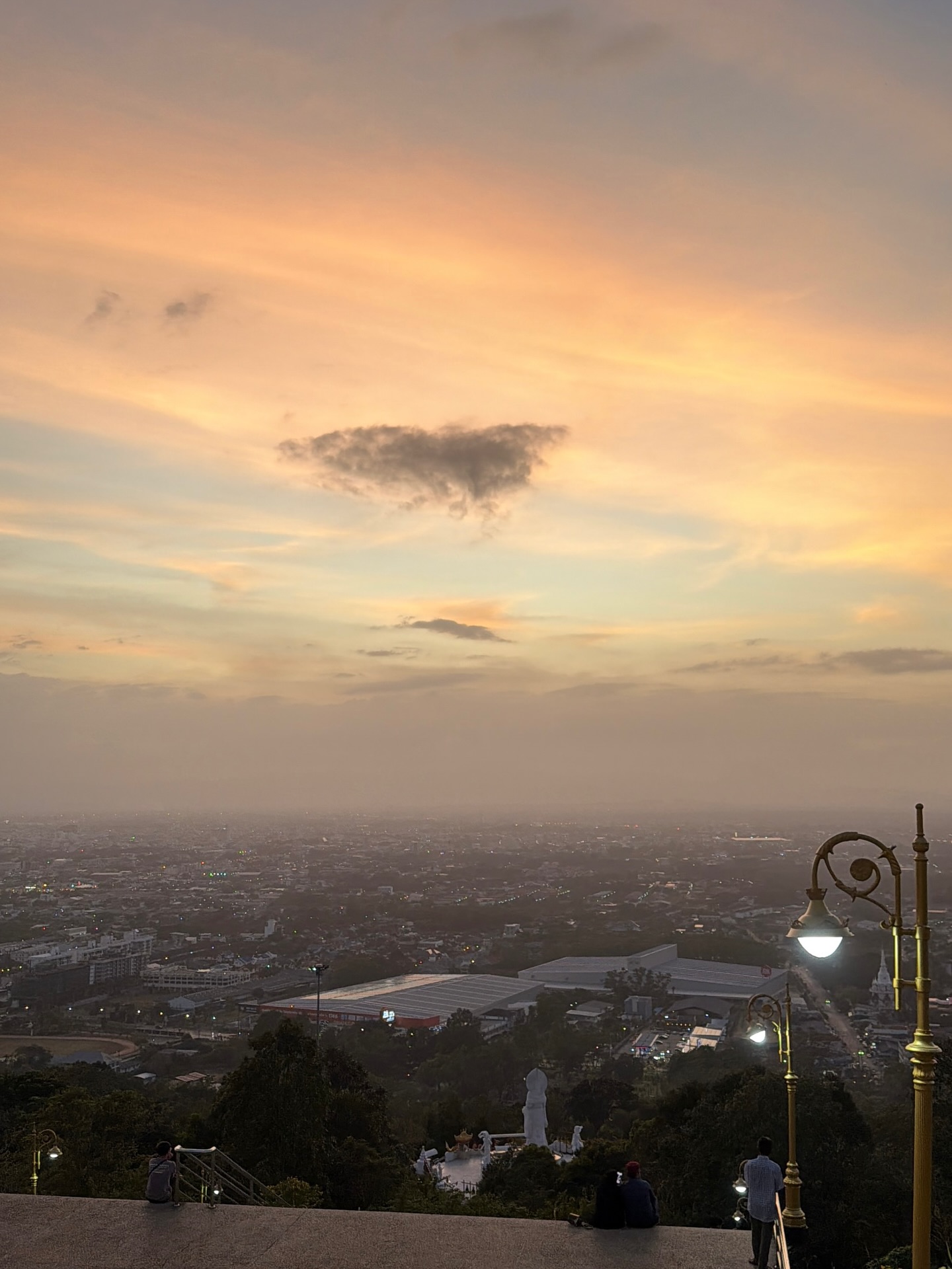 บัว - นลินทิพย์ สกุลอ่องอำไพ