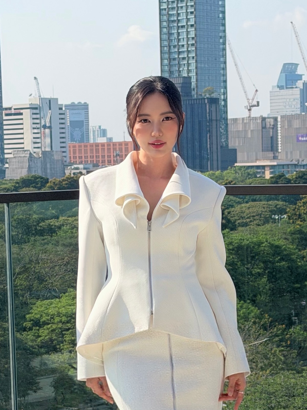 บัว - นลินทิพย์ สกุลอ่องอำไพ