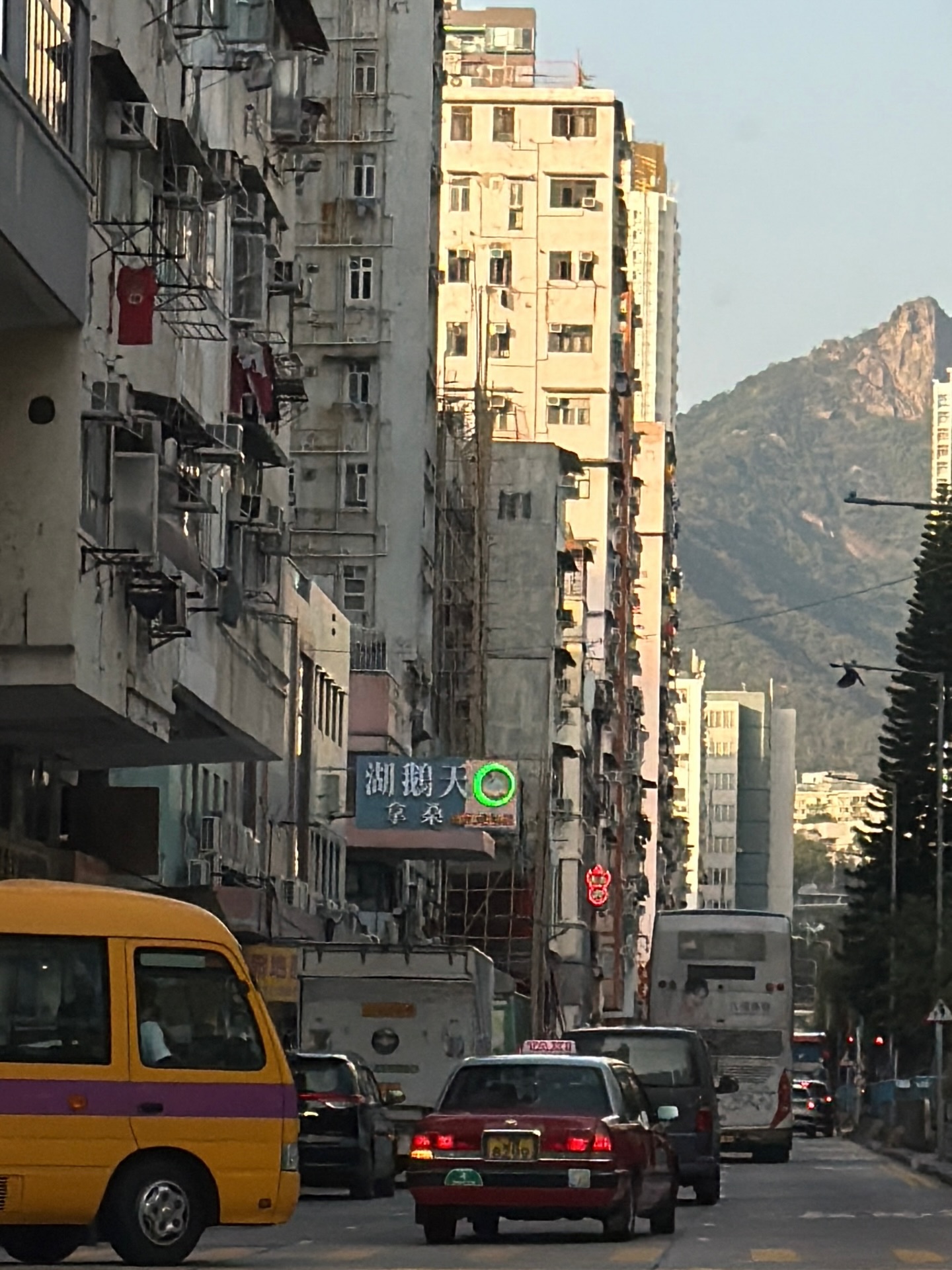 บัว - นลินทิพย์ สกุลอ่องอำไพ