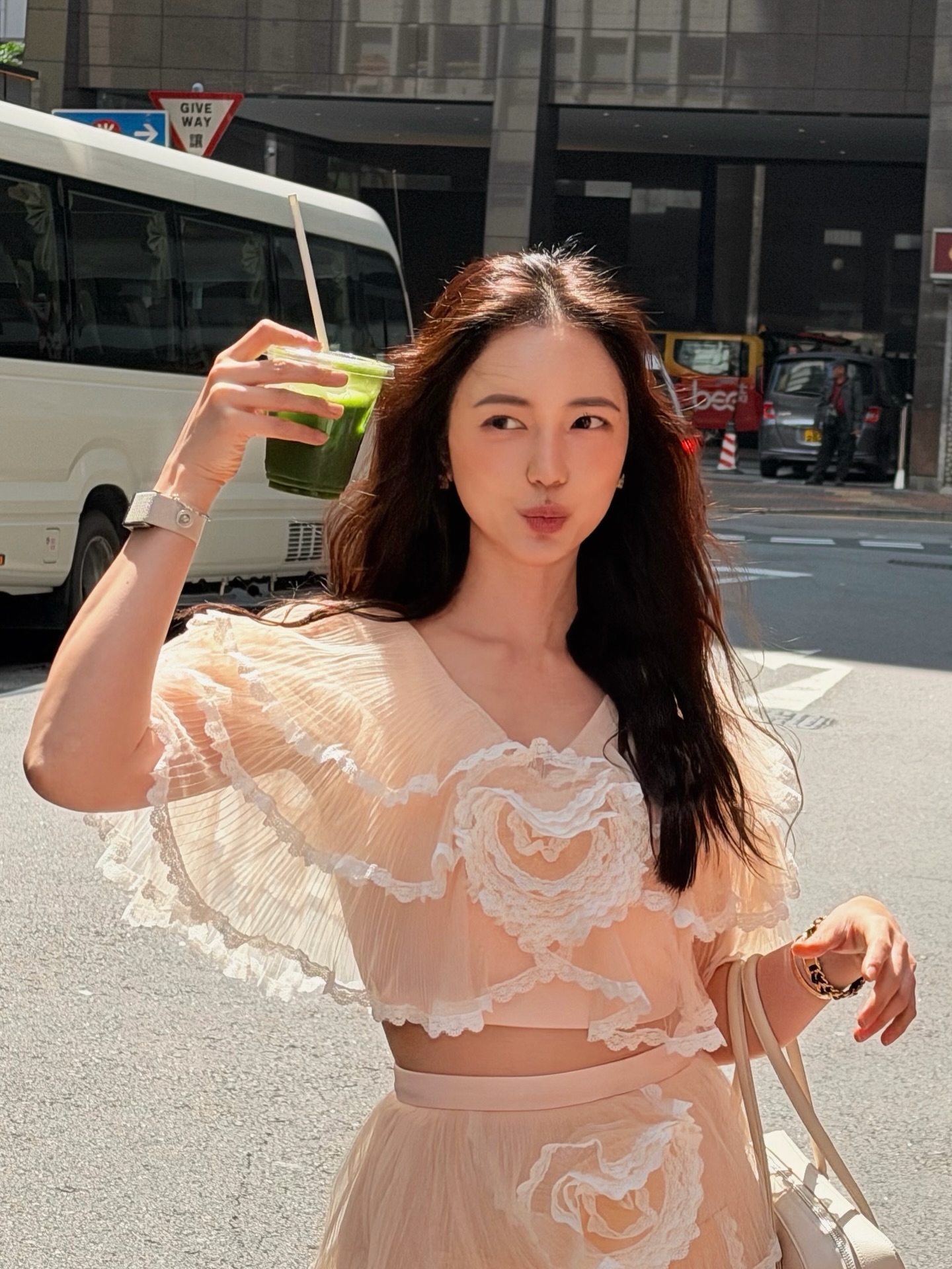 บัว - นลินทิพย์ สกุลอ่องอำไพ